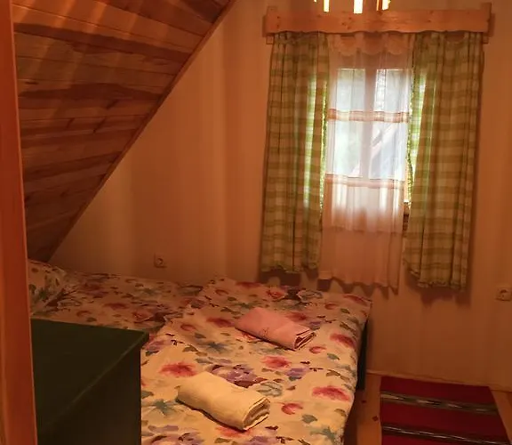 Milev شقة موكرا غورا