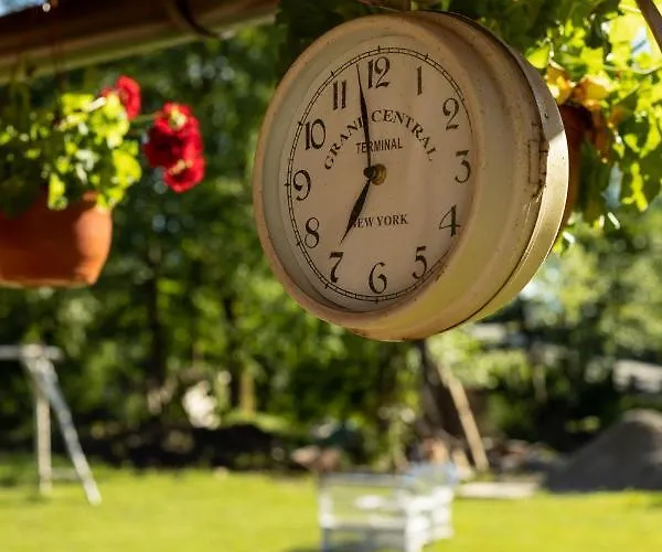 Milev شقة موكرا غورا